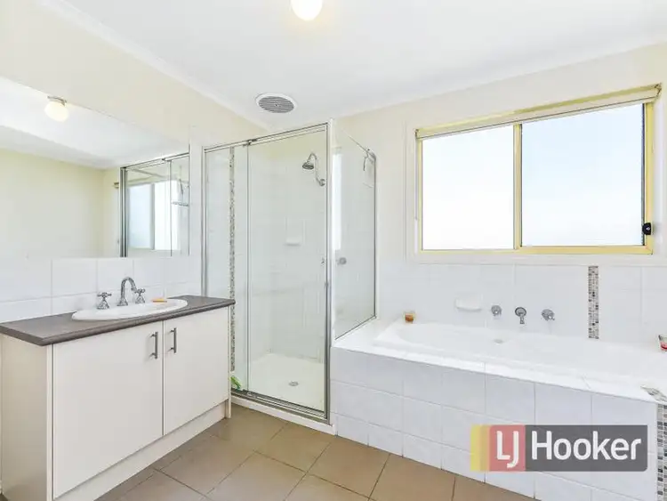 Seventh view of Homely house listing, 33 Webster Way, Pakenham VIC 3810