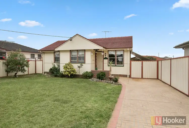 15 O'Neile Crescent, Lurnea NSW 2170
