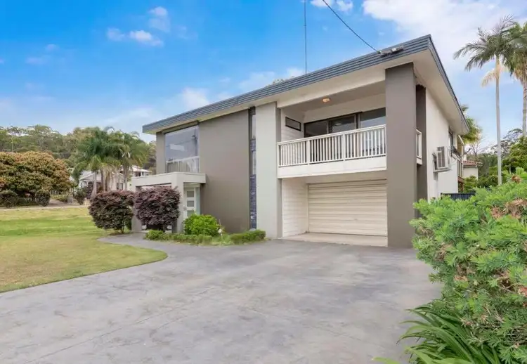 8 Waterside Avenue, Sunshine NSW 2264