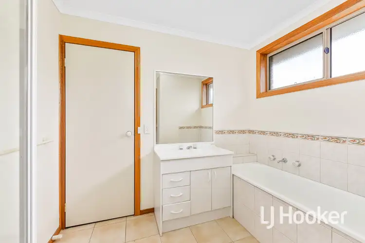 Sixth view of Homely house listing, 3 Rossi Close, Pakenham VIC 3810