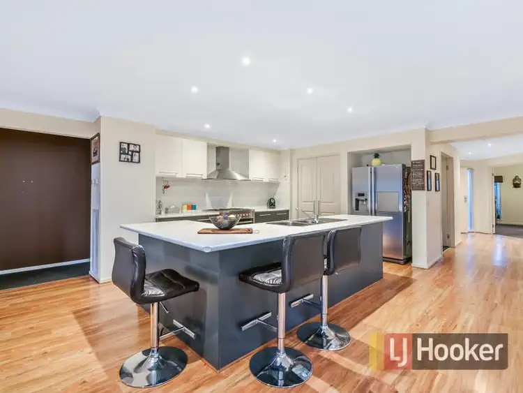 Sixth view of Homely house listing, 8 Streeton Court, Pakenham VIC 3810