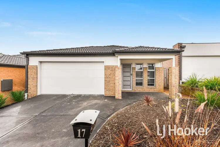 17 Cascade Way, Pakenham VIC 3810