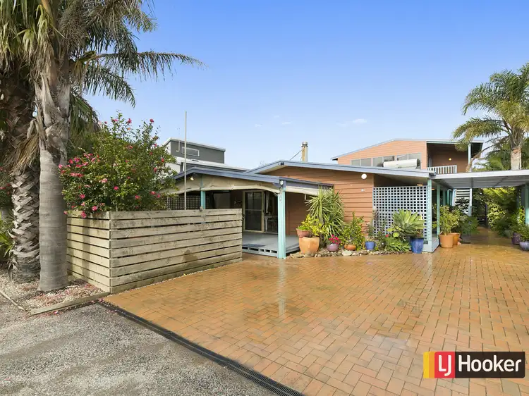 33 Seaward Drive, Cape Paterson VIC 3995