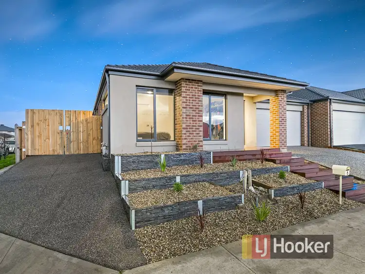 Second view of Homely house listing, 8 Carisbrooke Way, Clyde North VIC 3978