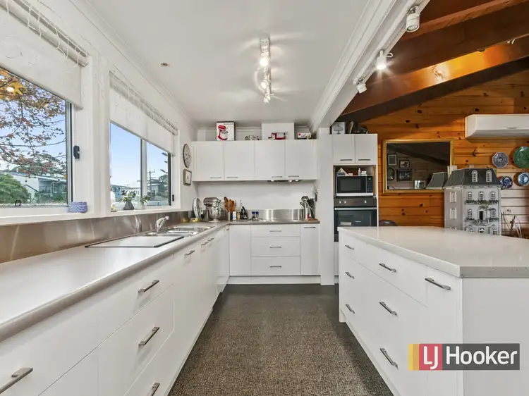 Sixth view of Homely house listing, 10 Macrae Court, Lakes Entrance VIC 3909