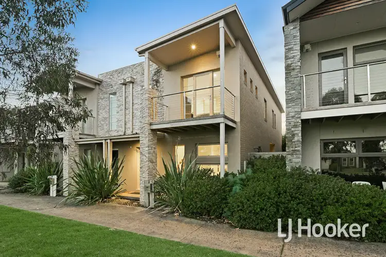 16 Dealbata Lane, Pakenham VIC 3810