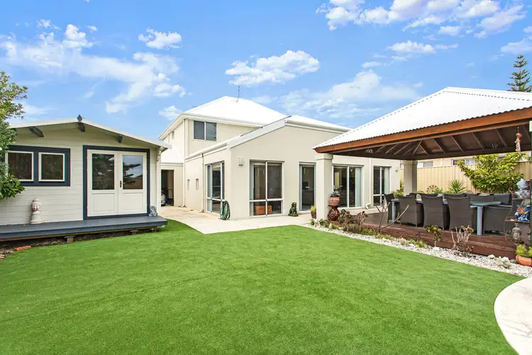 12 Hampshire Drive, Jindalee WA 6036