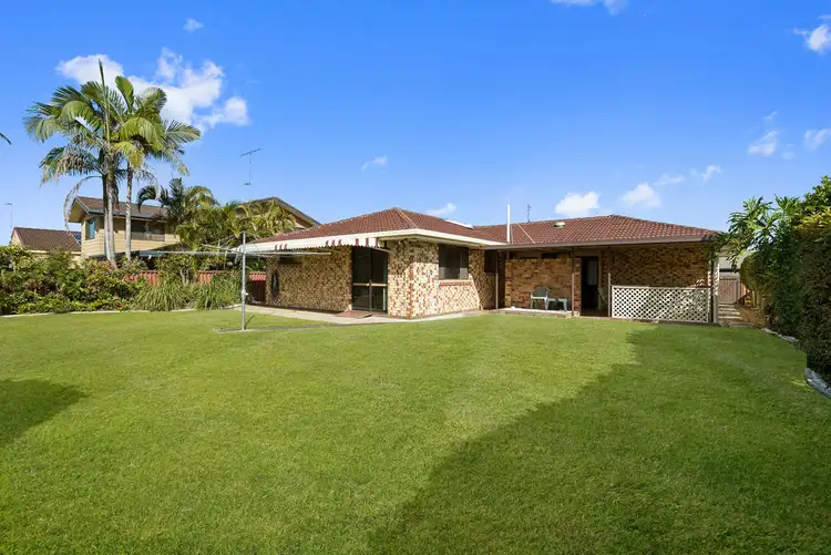 9 Kurrajong Court, Palm Beach QLD 4221