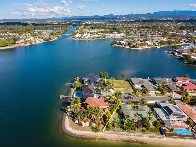34 Pilot Court, Mermaid Waters QLD 4218