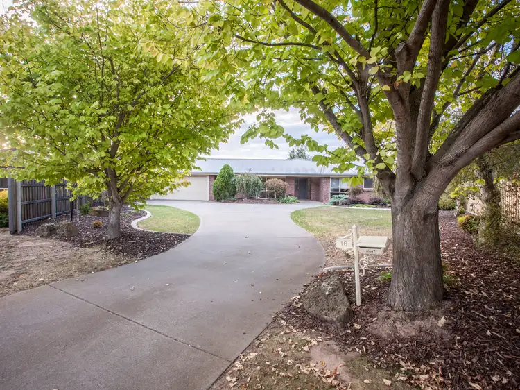 16 Yvette Close, Sale VIC 3850