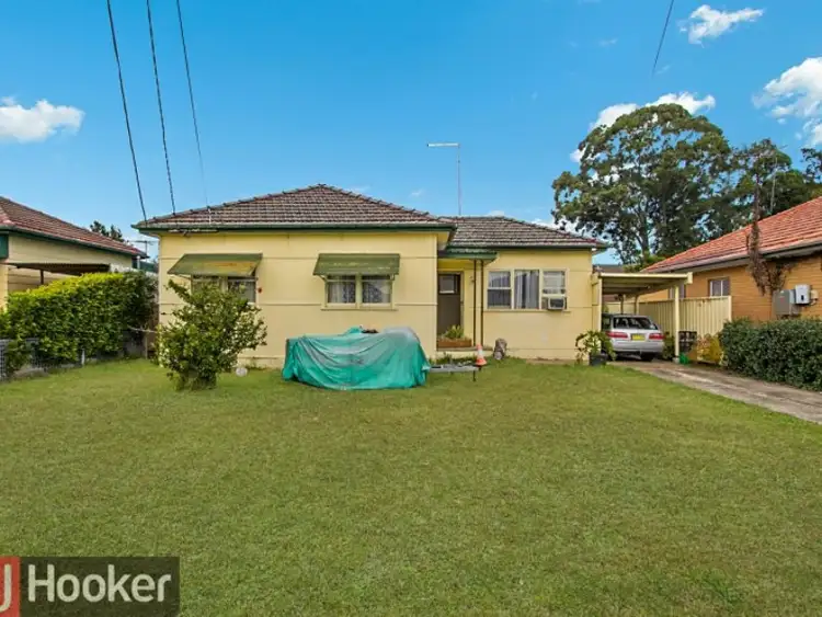 28 Derbyshire Avenue, Toongabbie NSW 2146