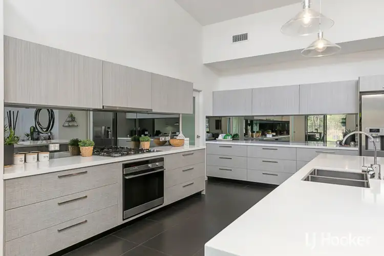 8 Anhs Place, Wellington Point QLD 4160