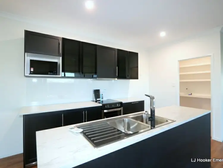 Sixth view of Homely house listing, 8 Costello Court, Emerald QLD 4720