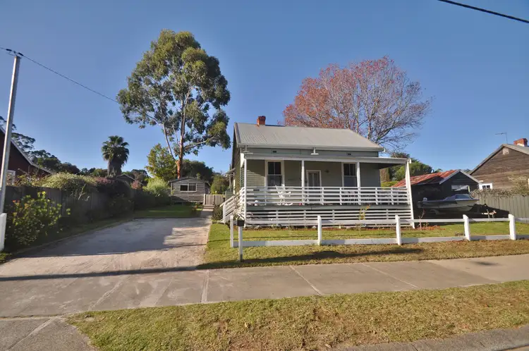 8 Railway Crescent, Pemberton WA 6260