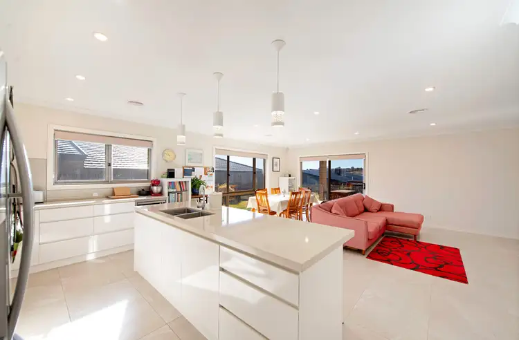 11 Bedbrook Street, Coombs ACT 2611