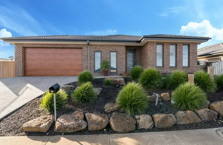 16 Dampiera Avenue, Wallan VIC 3756