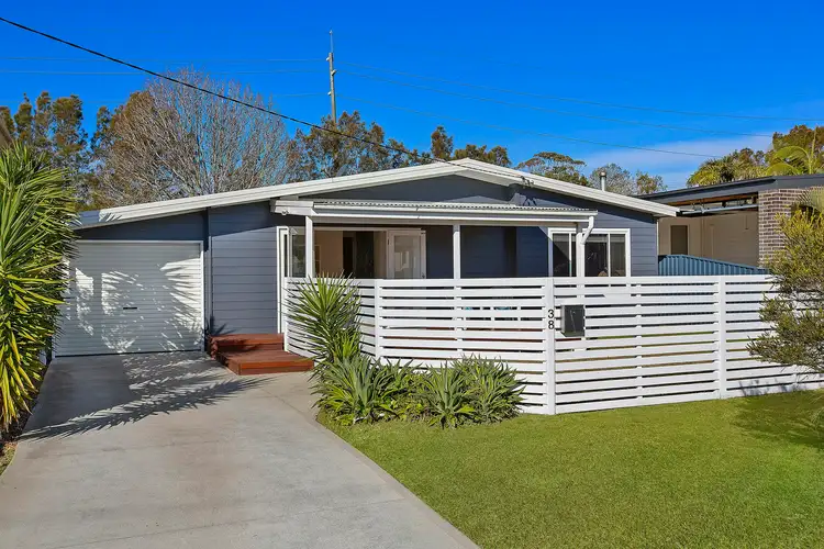 38 Kathleen White Crescent, Killarney Vale NSW 2261