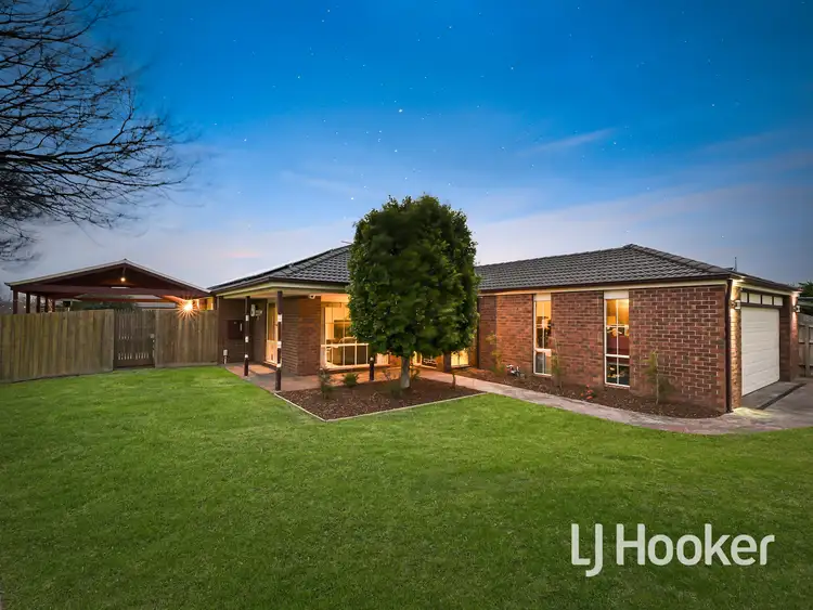 37 Parkwood Avenue, Narre Warren South VIC 3805