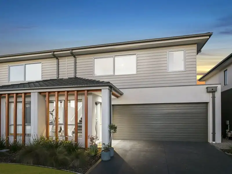 Main view of Homely townhouse listing, 7 Llano Circuit, Berwick VIC 3806