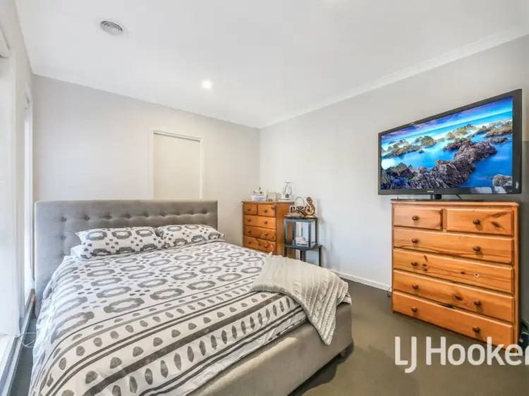 Seventh view of Homely house listing, 39 Sallys Run, Hampton Park VIC 3976