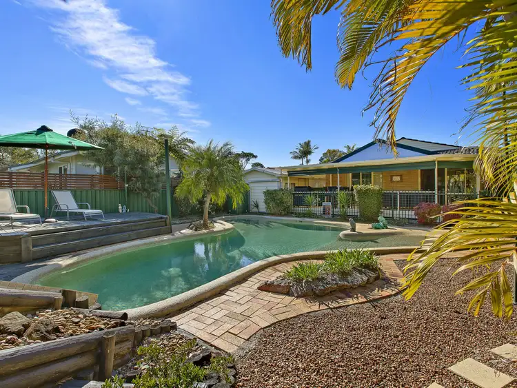 98 Kathleen White Crescent, Killarney Vale NSW 2261