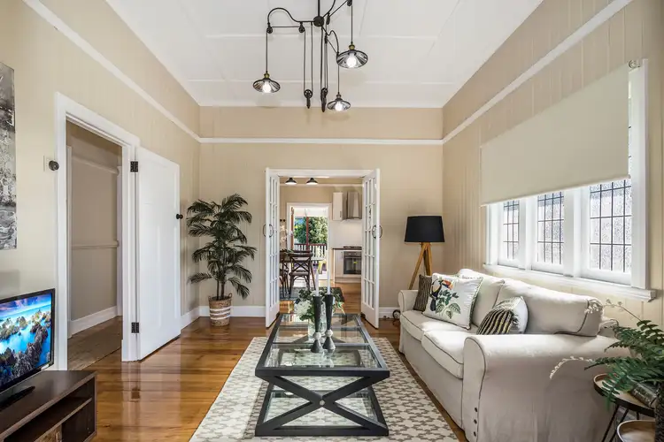 1081 Logan Road, Holland Park West QLD 4121