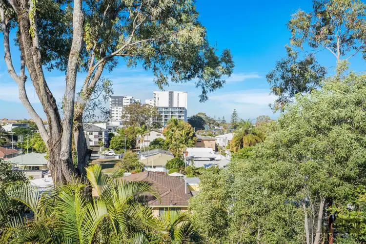 2/9 Hilltop Street, Labrador QLD 4215