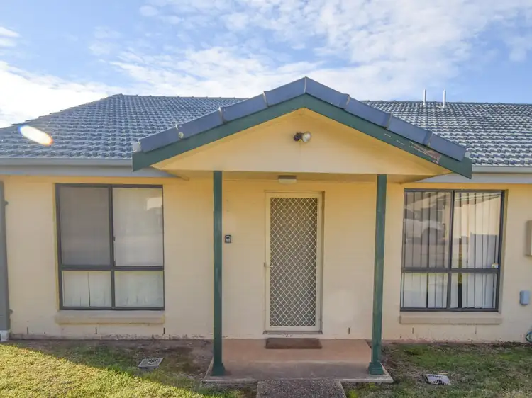 1/2 Old Barracks Lane, Young NSW 2594