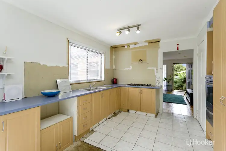 Second view of Homely house listing, 5 Pinecone Court, Werribee VIC 3030