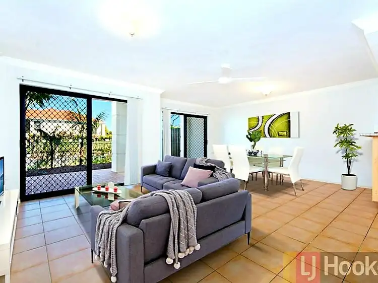Unit 3-1/18-19 Pacific Parade, Yamba NSW 2464