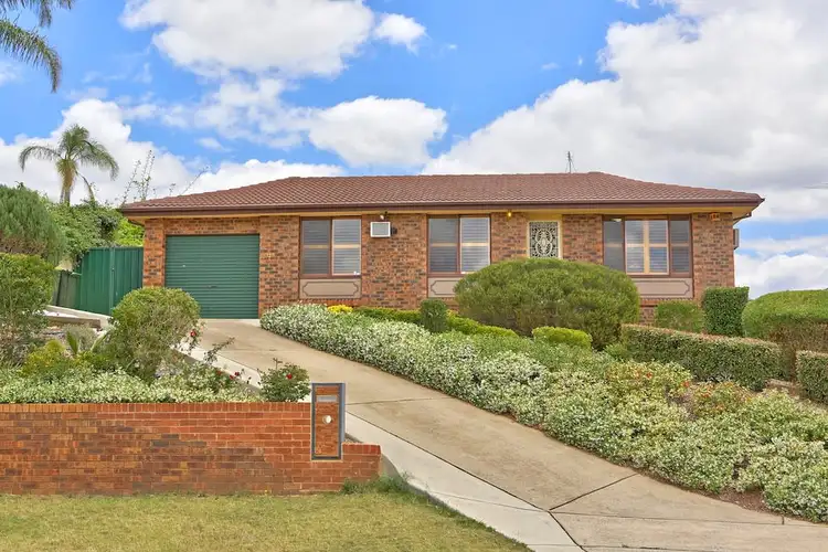12 Lillyvicks Crescent, Ambarvale NSW 2560