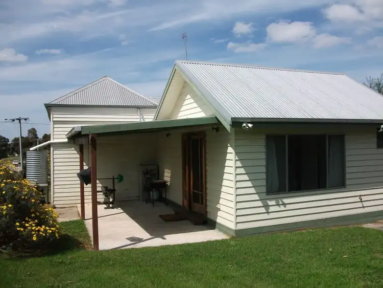 Second view of Homely house listing, 6 Gibbs Place, Bairnsdale VIC 3875
