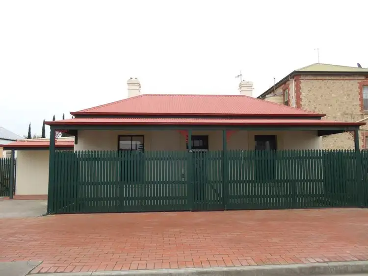 10 Railway Terrace, Victor Harbor SA 5211