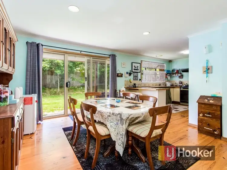 Fifth view of Homely house listing, 4 Rubida Court, Endeavour Hills VIC 3802
