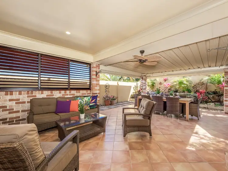 1/6 Peppertree Circuit, Robina QLD 4226