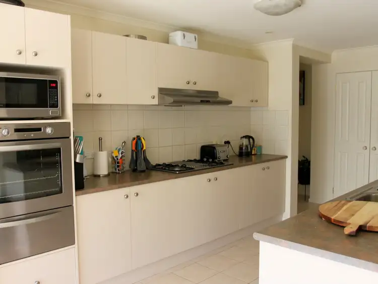 Sixth view of Homely house listing, 4 Wattleview Court, Alexandra VIC 3714