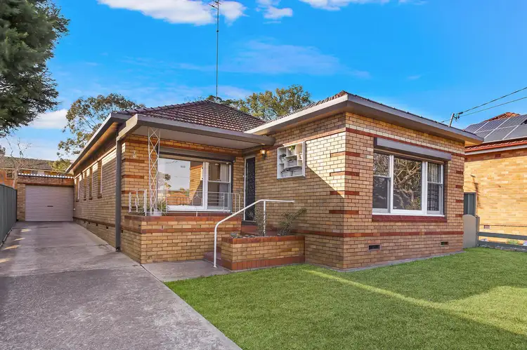 7 Bonds Road, Riverwood NSW 2210