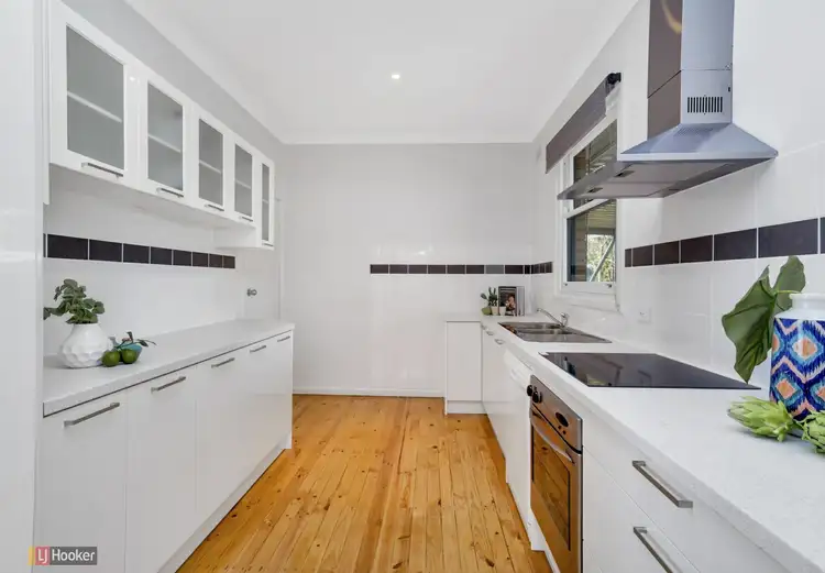 8 Hanson Road, Elizabeth Downs SA 5113