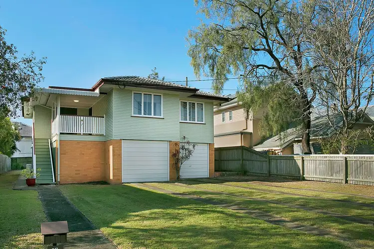 10 Castle Street, Fairfield QLD 4103