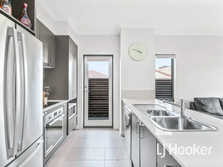 Fifth view of Homely house listing, 10 Park Orchard Drive, Pakenham VIC 3810