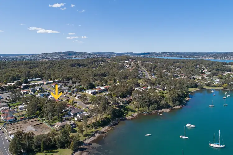 9 Hely Avenue, Fennell Bay NSW 2283