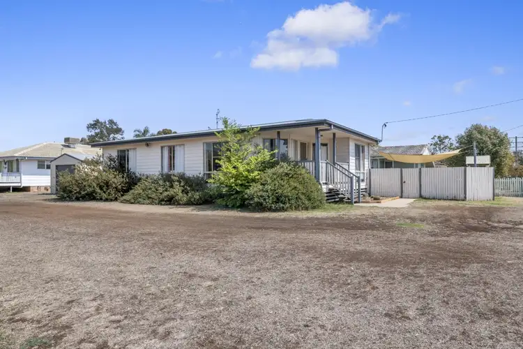 6 Milligan Street, Oakey QLD 4401