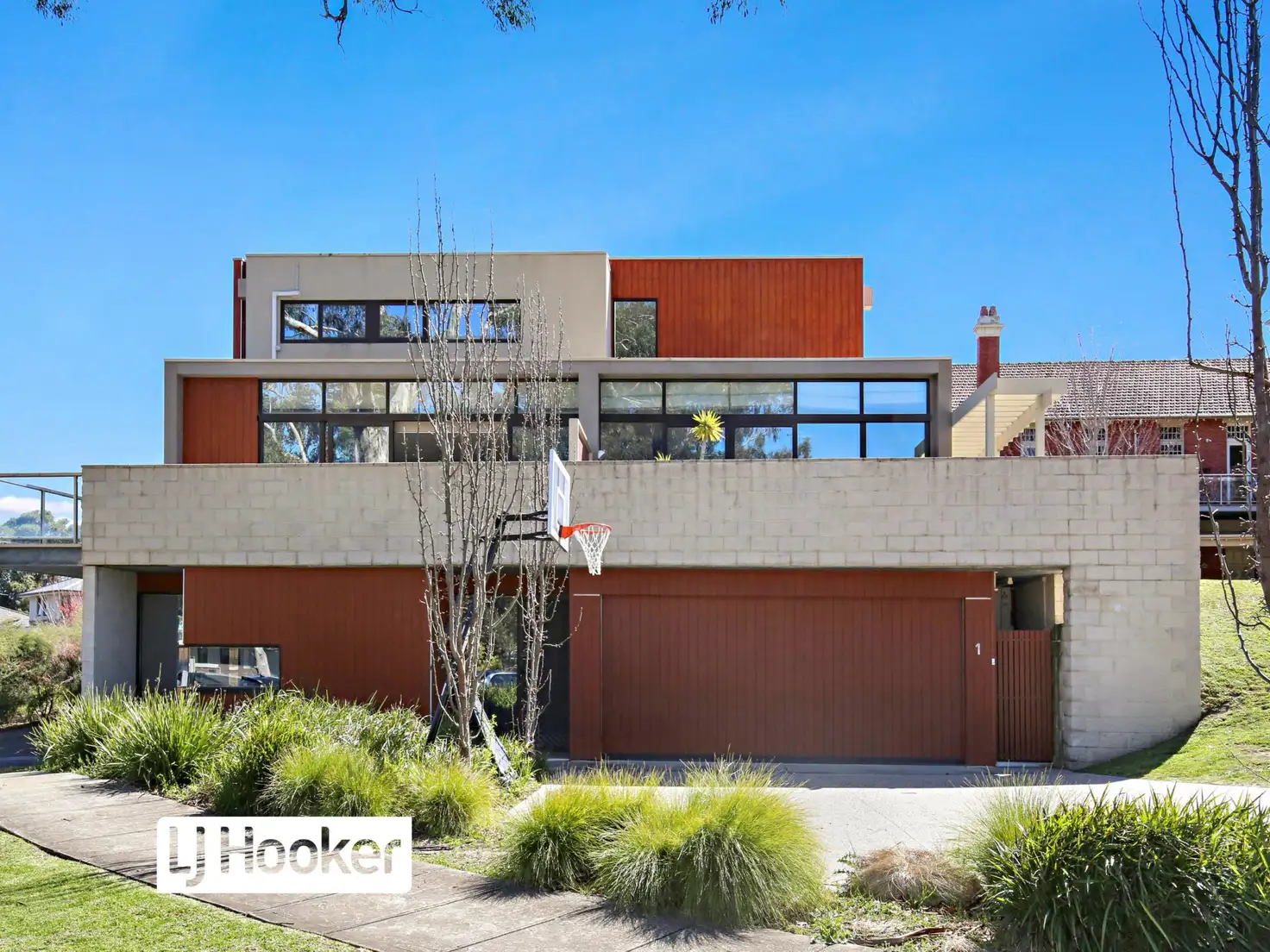 Main view of Homely townhouse listing, 2/138 Ernest Jones Drive, Macleod VIC 3085