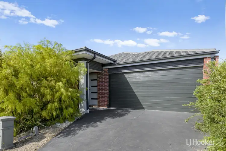 6 Warren Place, Truganina VIC 3029