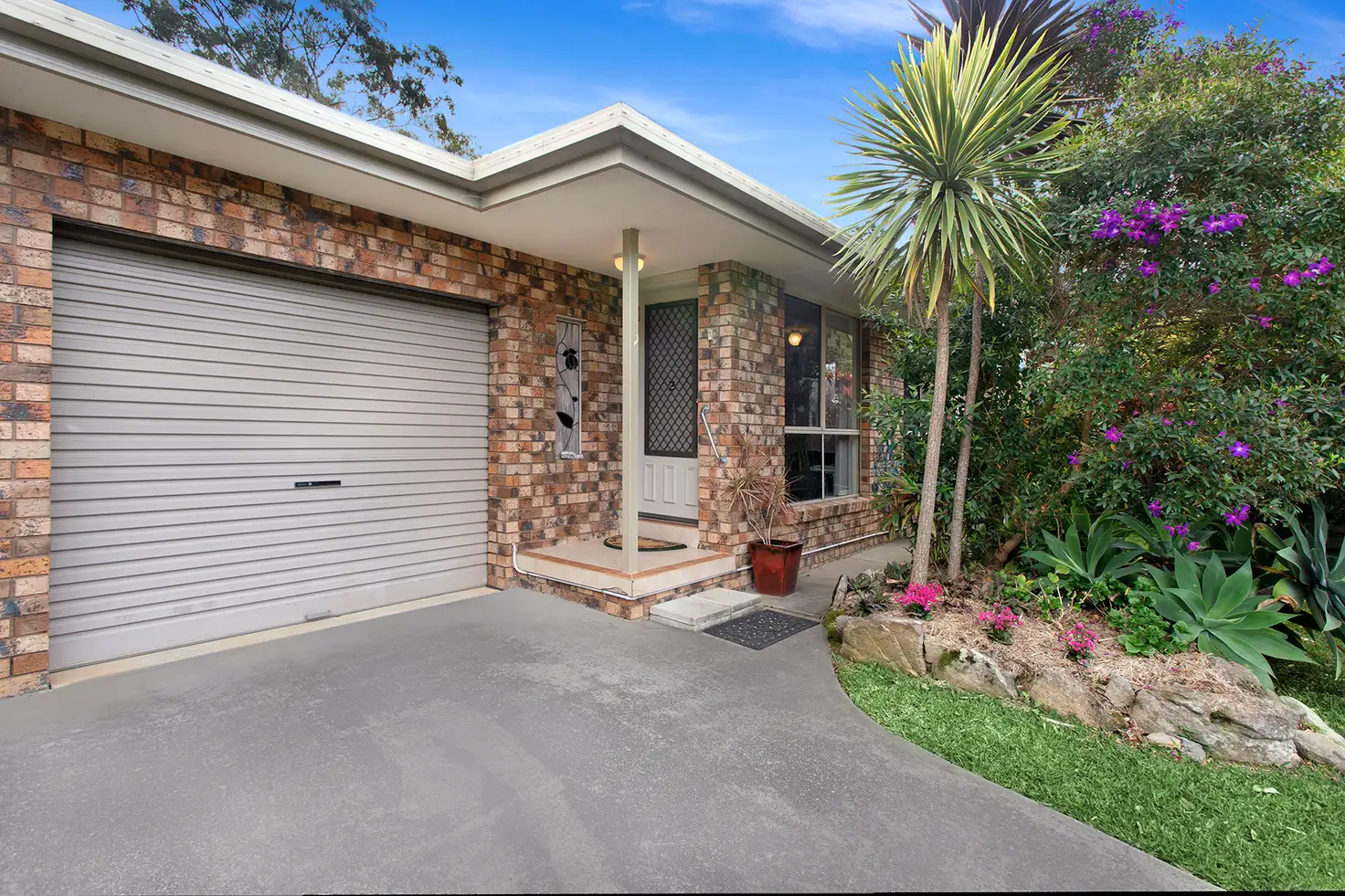 Main view of Homely villa listing, 2/4 Narani Close, Coffs Harbour NSW 2450