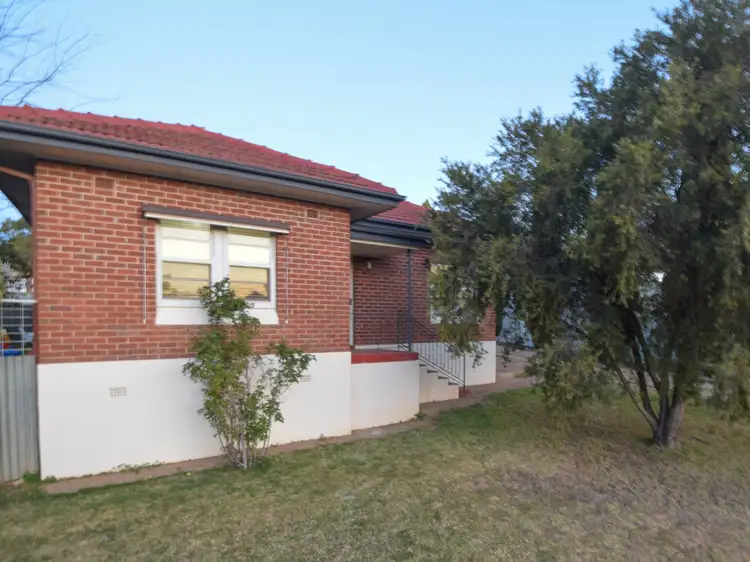 1 Blackett Avenue, Young NSW 2594