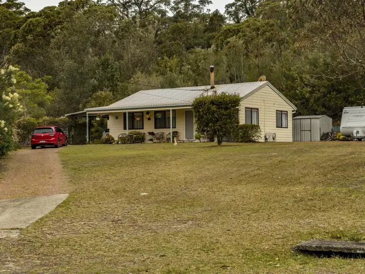 8 Wayfarer Avenue, Sussex Inlet NSW 2540