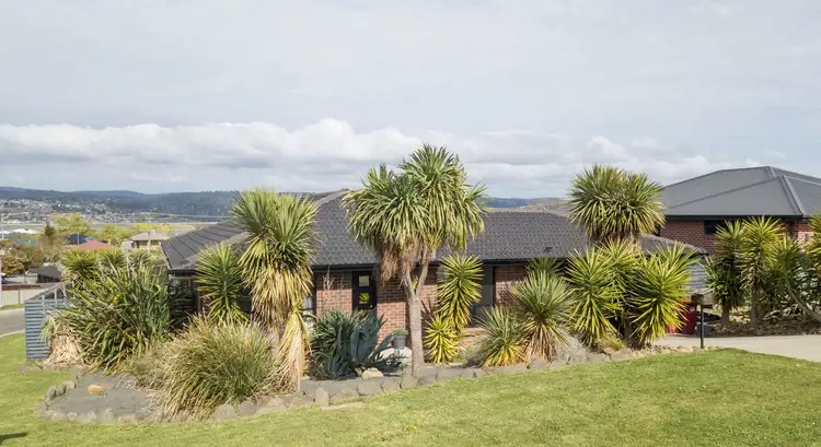 10 Dafnis Drive, Newnham TAS 7248