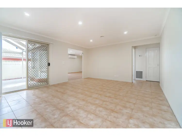 Fifth view of Homely house listing, 8 Bertrand Court, Craigieburn VIC 3064
