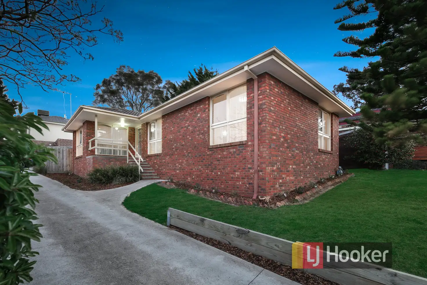 Main view of Homely unit listing, 1/32 Monteith Crescent, Endeavour Hills VIC 3802